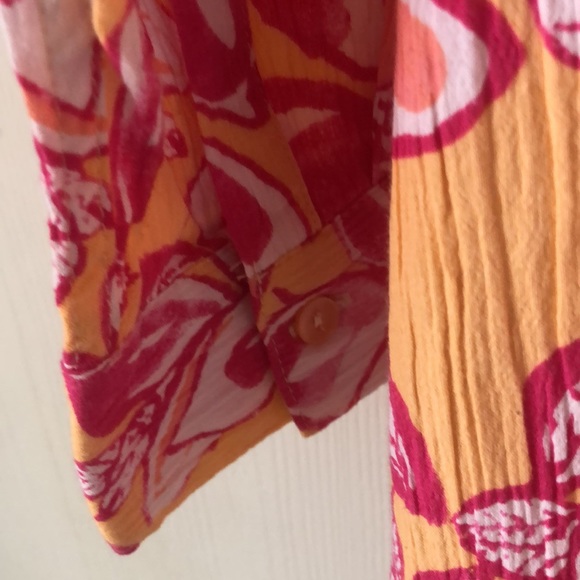 Woman’s floral spring button down blouse - Picture 6 of 11